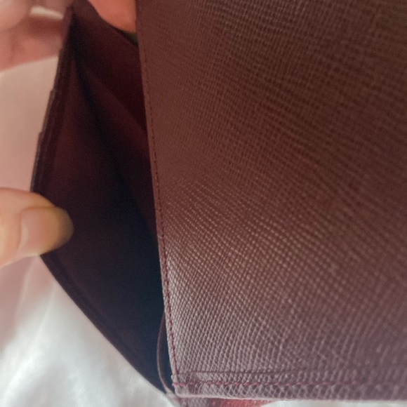 Burberry bifold leather wallet with some fabric plaid inside in GUC - Picture 8 of 14